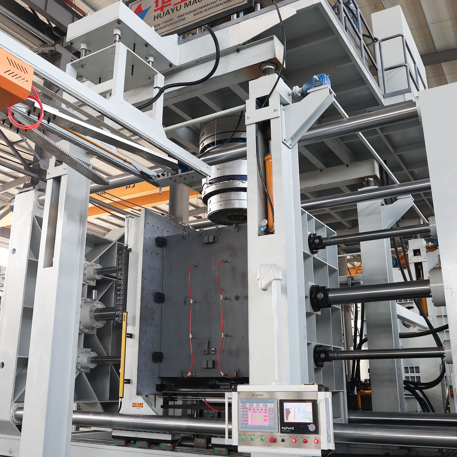 中空吹塑機(jī)的創(chuàng)新與未來發(fā)展:智能化轉(zhuǎn)型的浪潮3